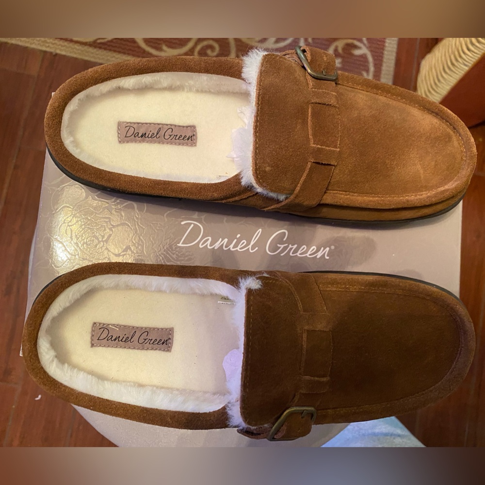(BRAND NEW IN BOX) WOMENS DANIEL GREEN  CHESTNUT LEILA SLIPPER 9/10/11 (NIB)